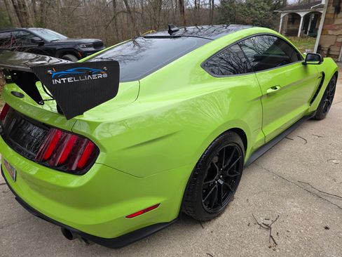 Used 2020 Ford Mustang Shelby GT350 w/ Technology Package image 10