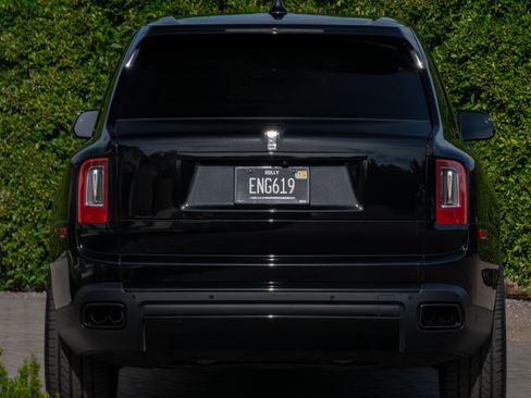 Used 2022 Rolls-Royce Cullinan Black Badge w/ Dark Exterior Package image 12