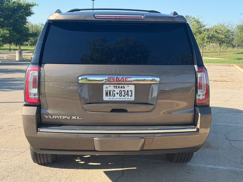 Used 2016 GMC Yukon XL Denali w/ Open Road Package AWD/4WD image 4
