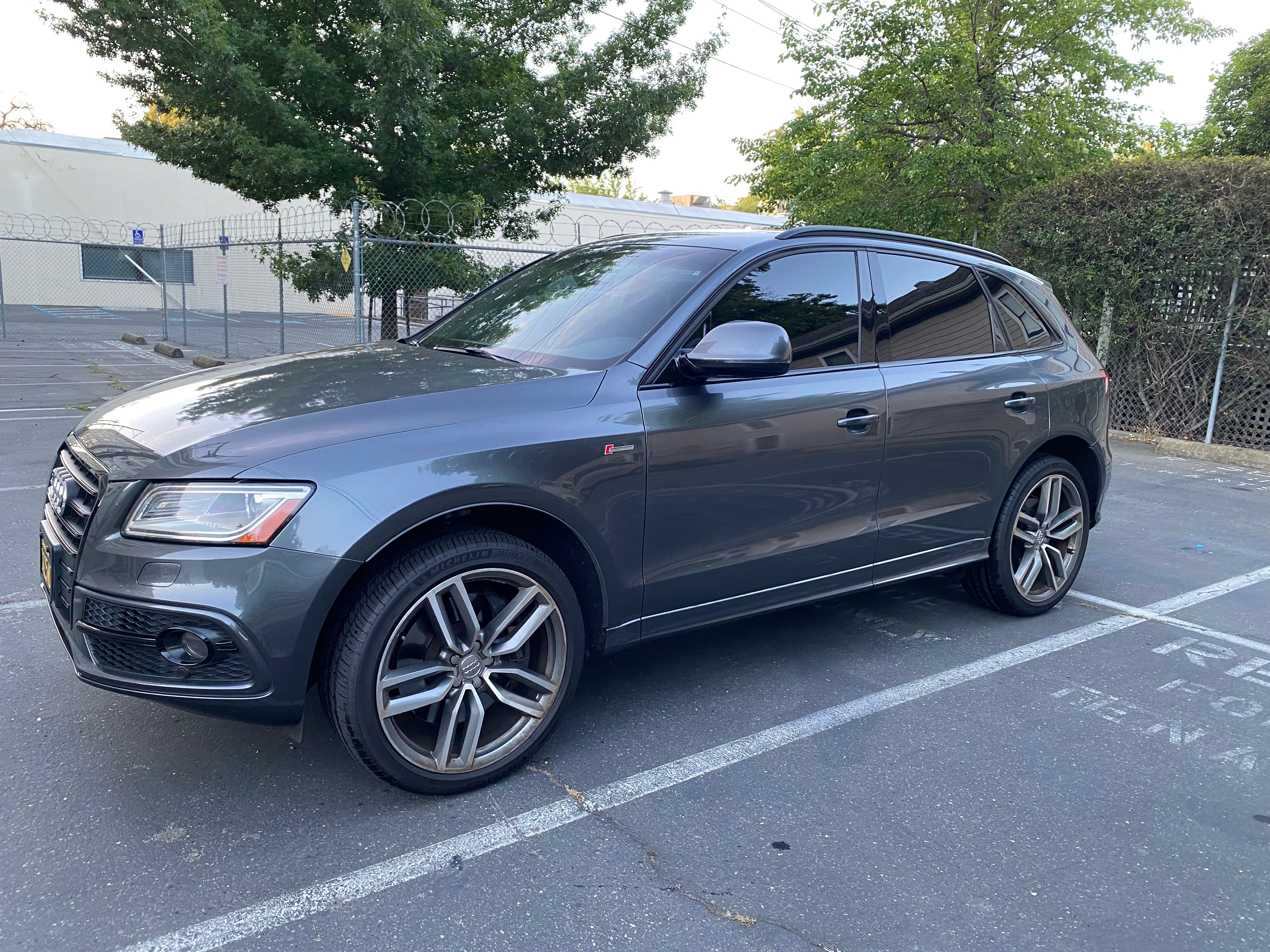 Used 2016 Audi SQ5 Premium Plus w/ Technology Package AWD/4WD image 2