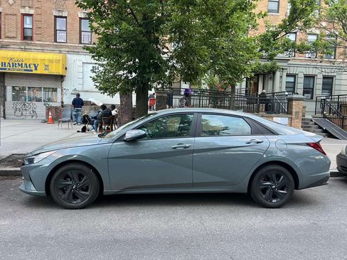 Used 2022 Hyundai Elantra SEL FWD image 1