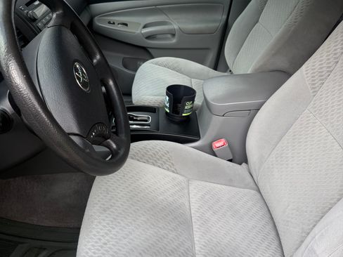 Used 2011 Toyota Tacoma PreRunner image 5