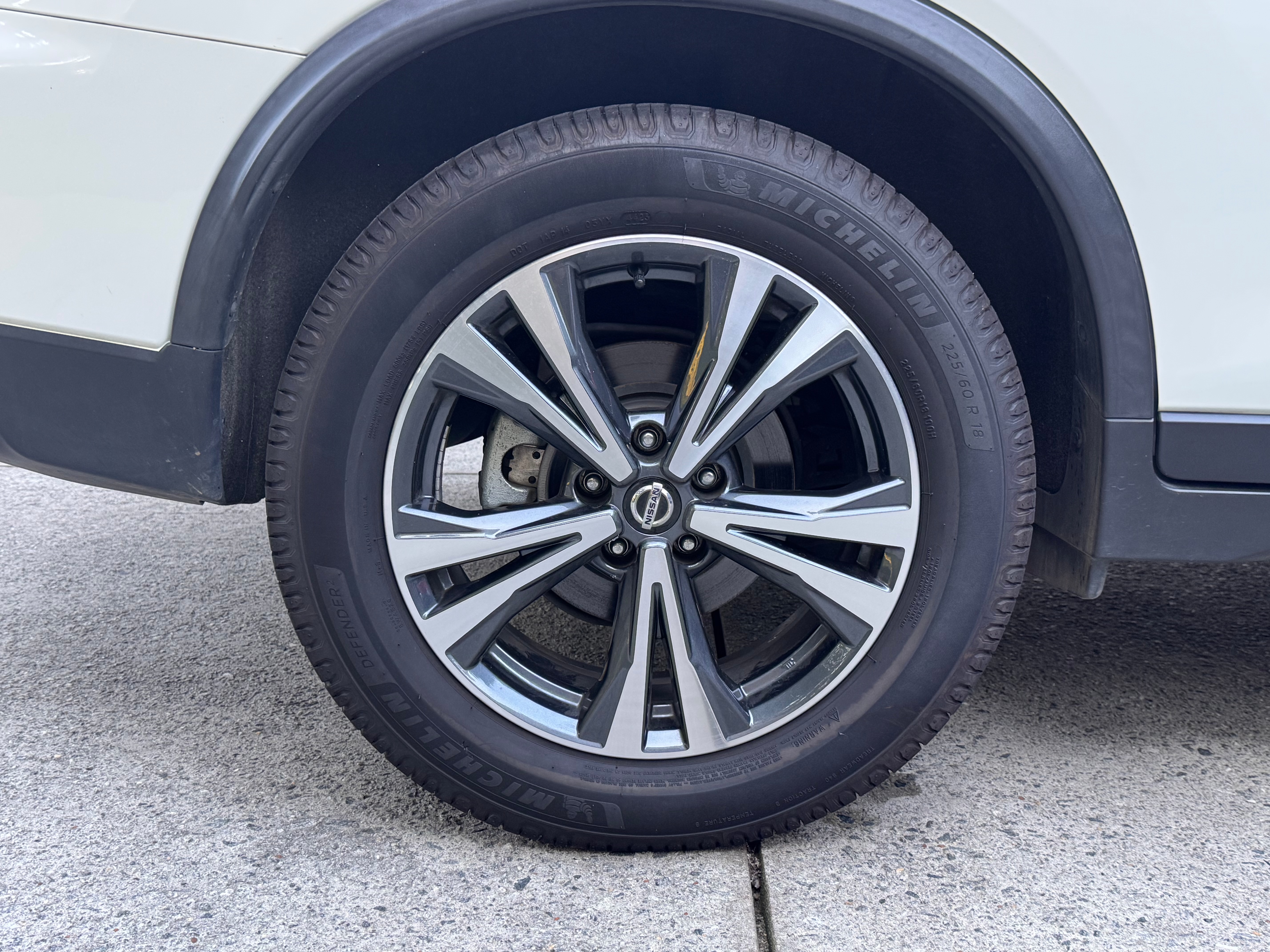 Used 2019 Nissan Rogue SV w/ Premium Package FWD image 24
