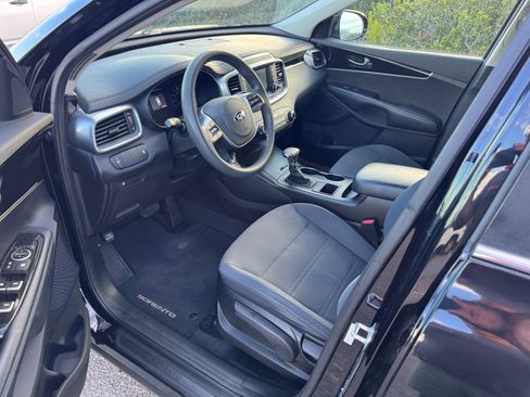 Used 2019 Kia Sorento L FWD image 8