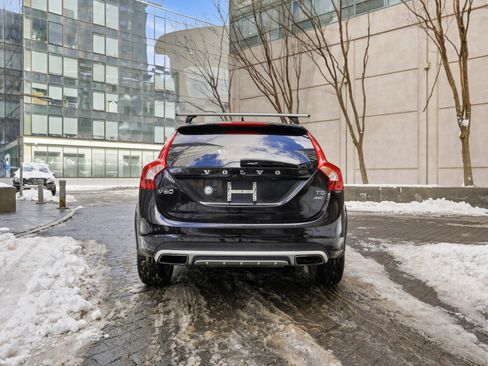 Used 2018 Volvo V60 T5 Cross Country w/ Convenience Package image 11