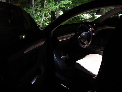 Used 2022 Tesla Model Y Performance image 14