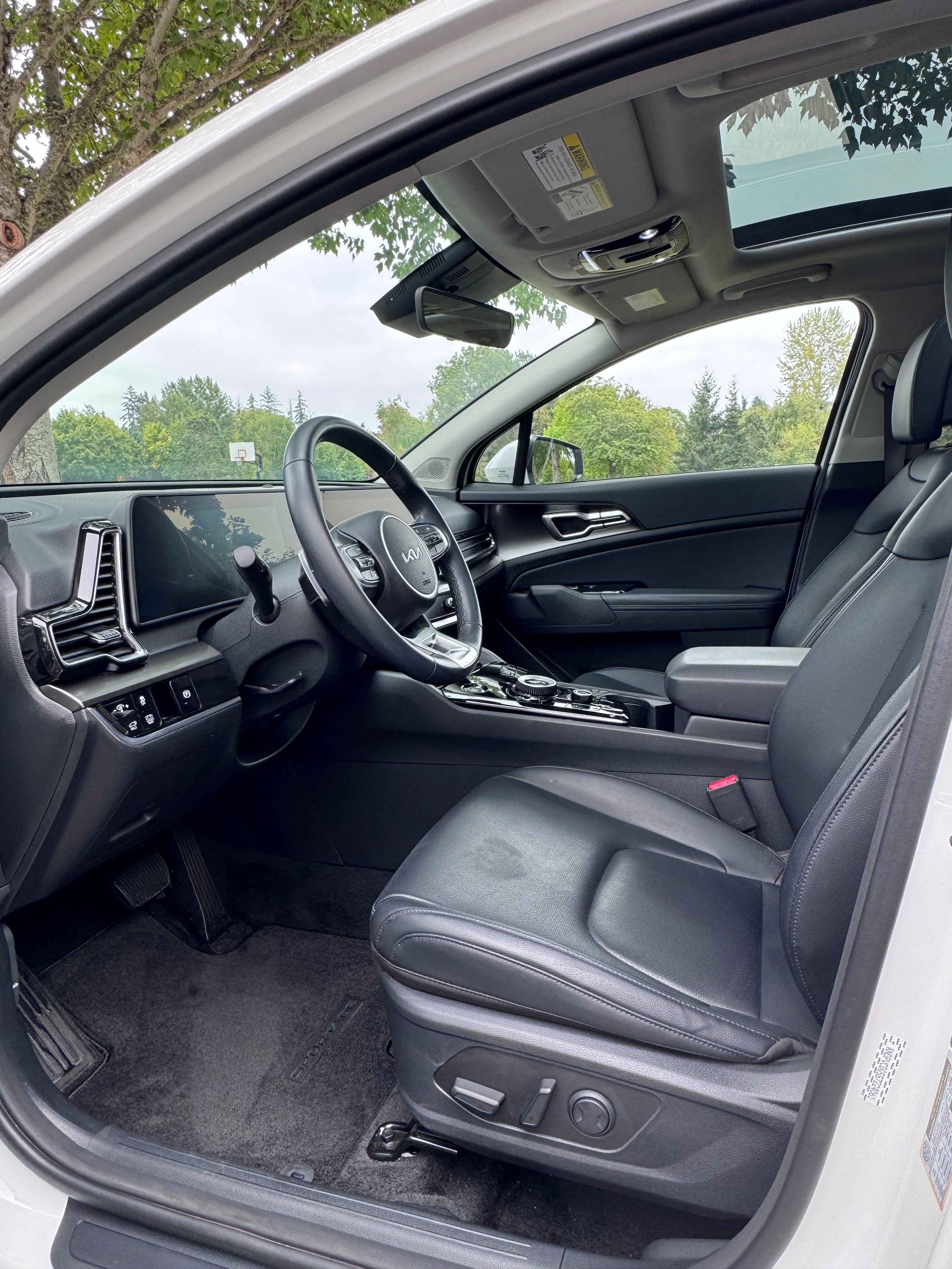 Used 2025 Kia Sportage EX AWD/4WD image 13