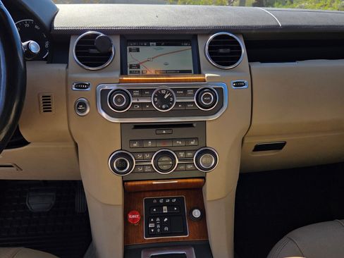 Used 2015 Land Rover LR4 HSE image 12