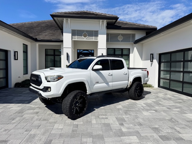 Used 2016 Toyota Tacoma TRD Sport AWD/4WD image 1
