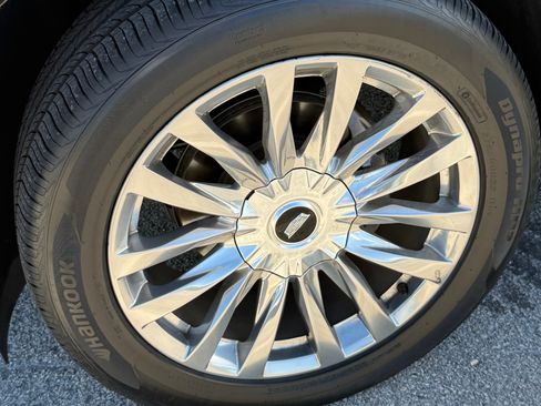 Used 2021 Cadillac Escalade ESV Premium Luxury image 21