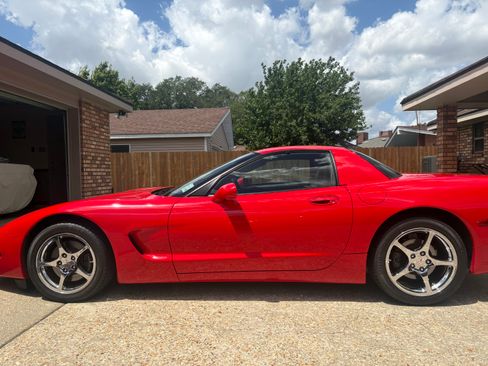 Used 1999 Chevrolet Corvette Coupe RWD image 1