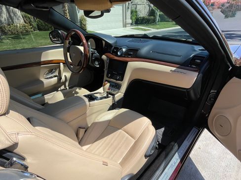 Used 2012 Maserati GranTurismo Convertible image 11