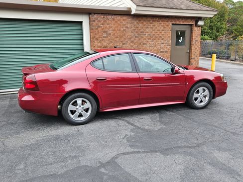 Used 2004 Pontiac Grand Prix GT w/ Drivers Package image 2