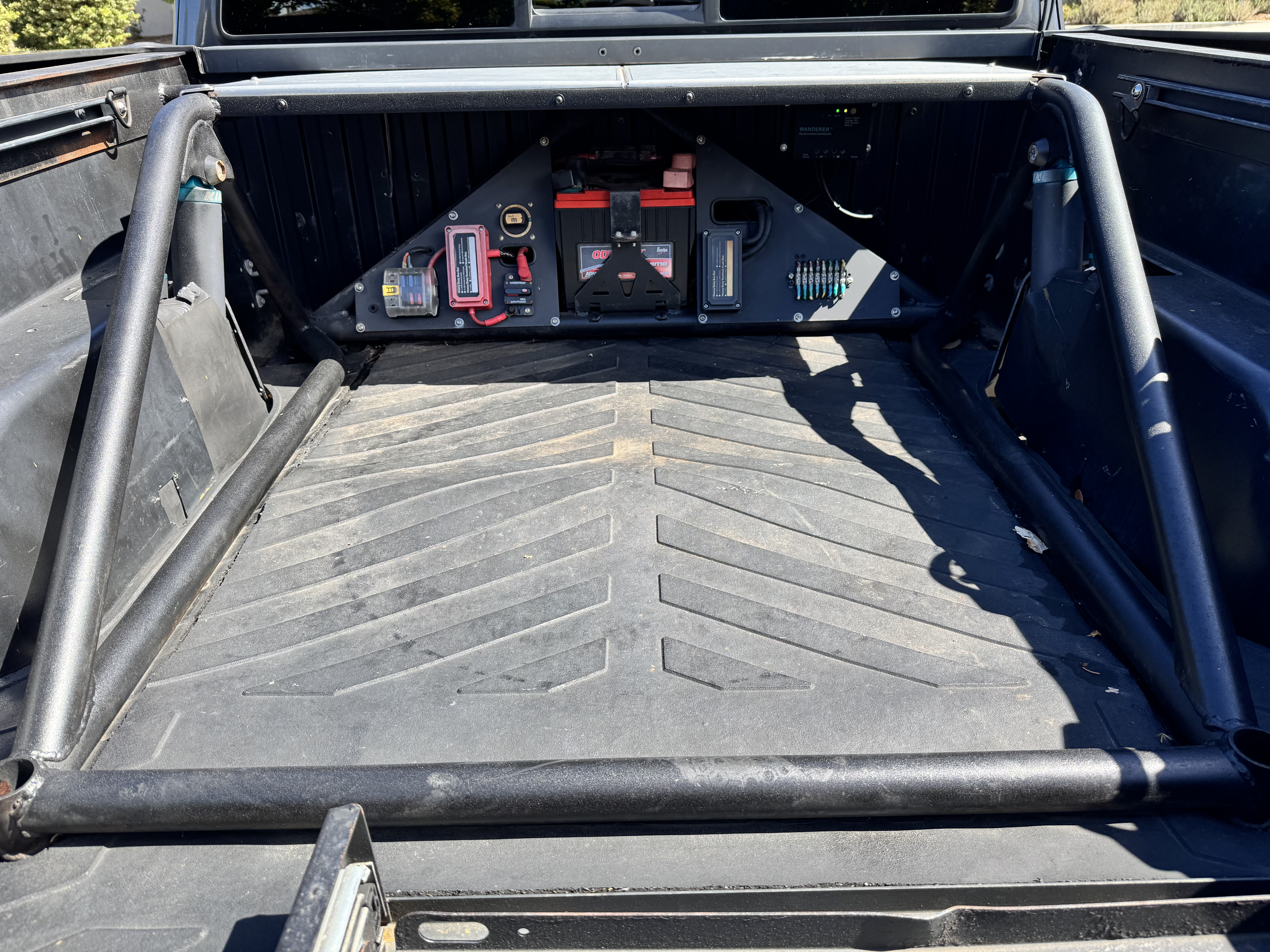 Used 2016 Toyota Tacoma TRD Off-Road w/ Premium & Technology Package AWD/4WD image 2