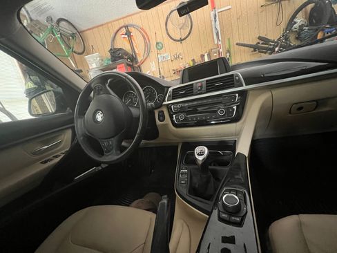 Used 2017 BMW 320i Sedan RWD image 6