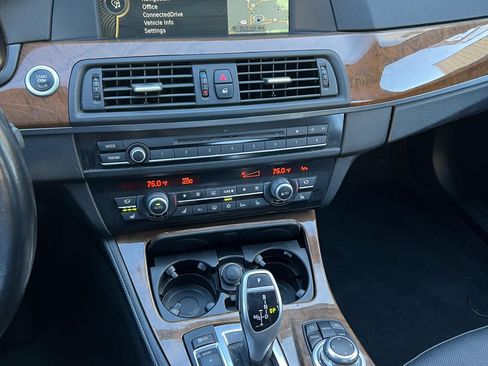 Used 2011 BMW 550i Sedan image 2