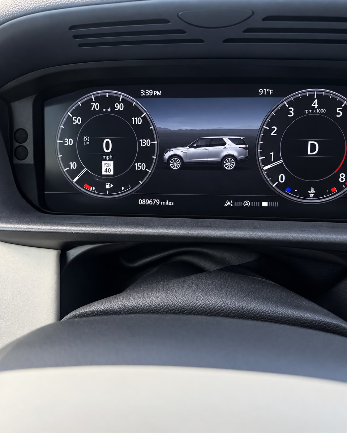 Used 2019 Land Rover Discovery HSE AWD/4WD image 4