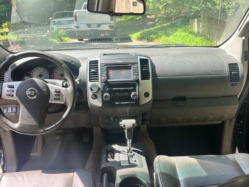 Used 2014 Nissan Xterra PRO-4X w/ Pro-4x Leather Package AWD/4WD image 12