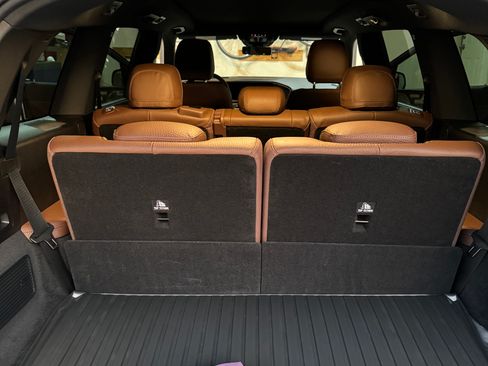 Used 2024 Mercedes-Benz GLS 450 4MATIC image 11