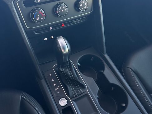 Used 2022 Volkswagen Atlas Cross Sport SE image 2