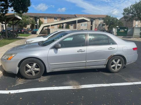 Used 2004 Honda Accord EX image 2