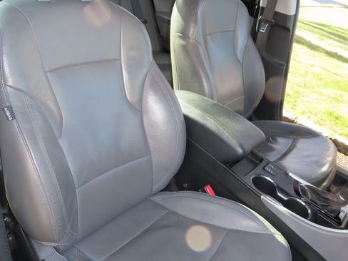 Used 2012 Hyundai Sonata Limited w/ Navigation Pkg image 13