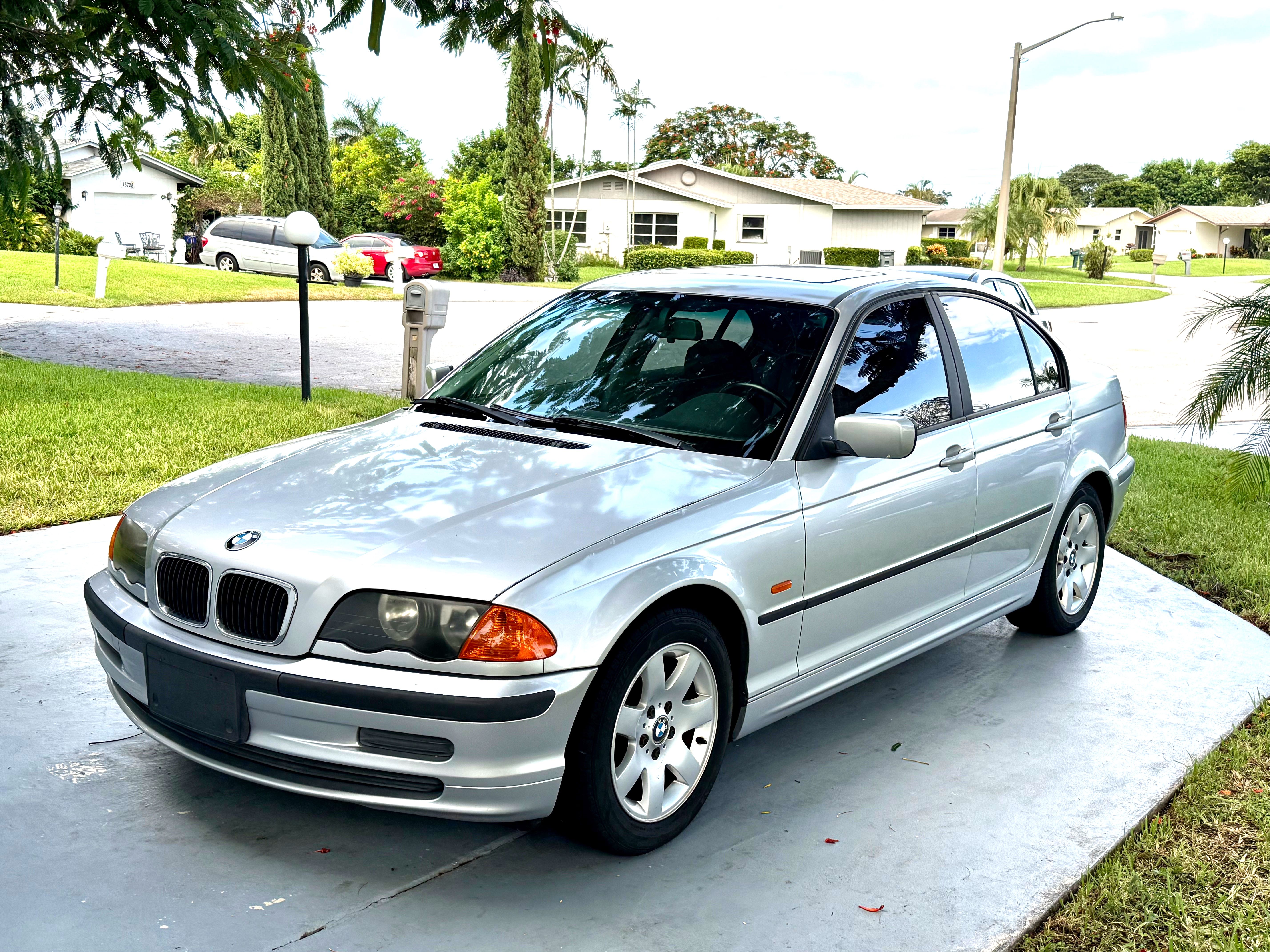Used 2001 BMW 325i Sedan RWD image 1