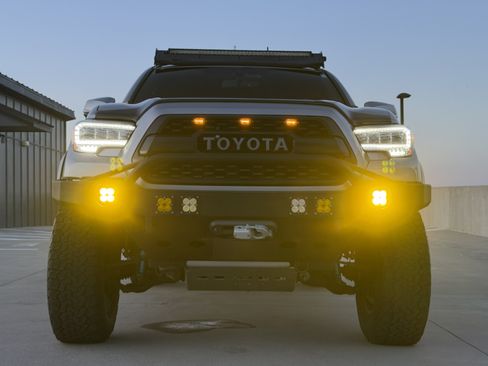 Used 2017 Toyota Tacoma TRD Off-Road AWD/4WD image 5