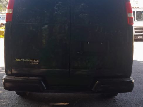 Used 2014 Chevrolet Express 3500 Extended w/ Cold Climate Package image 5