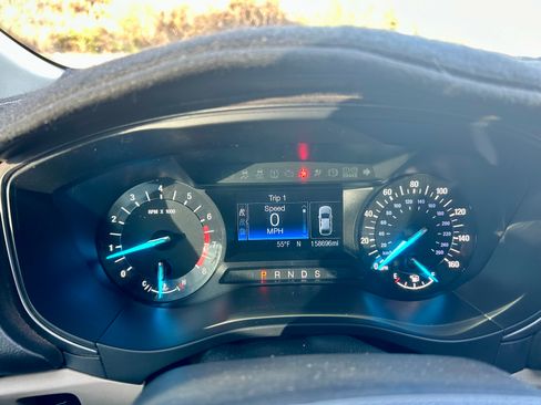 Used 2017 Ford Fusion SE image 10