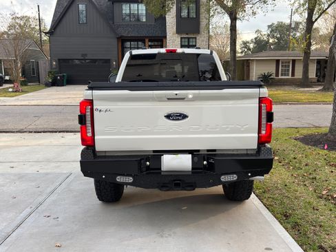 Used 2023 Ford F250 Lariat w/ Lariat Ultimate Package image 4