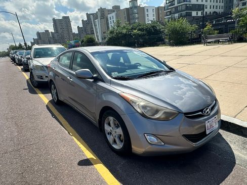 Used 2013 Hyundai Elantra GLS w/ Preferred Pkg FWD image 9