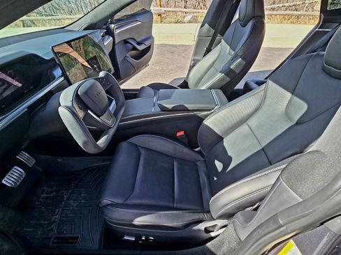 Used 2023 Tesla Model S Plaid image 9