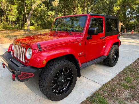 Used 2017 Jeep Wrangler Sahara w/ Connectivity Group AWD/4WD image 1