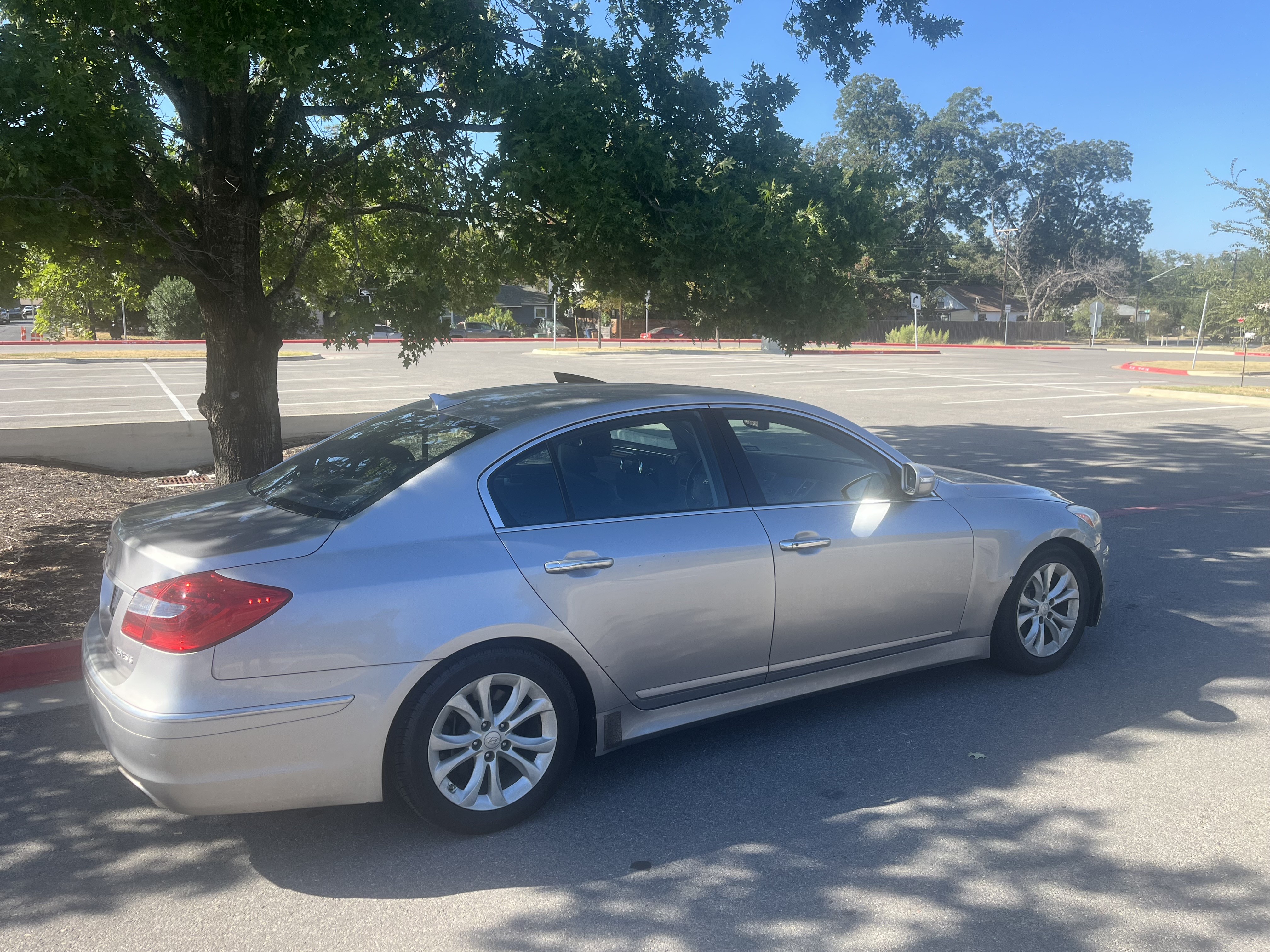 Used 2013 Hyundai Genesis 3.8 RWD image 6