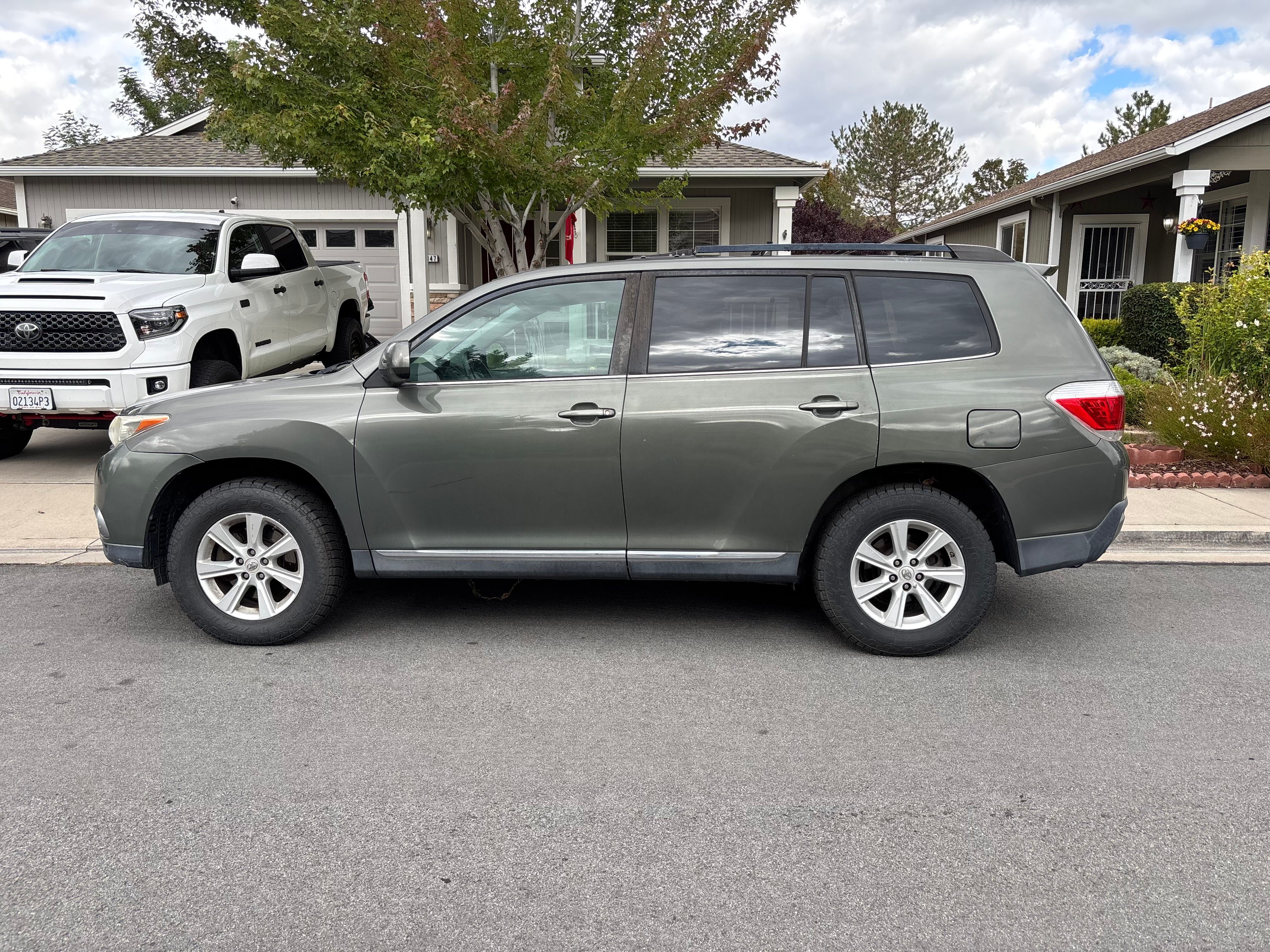Used 2012 Toyota Highlander SE w/ Tow Pkg AWD/4WD image 13