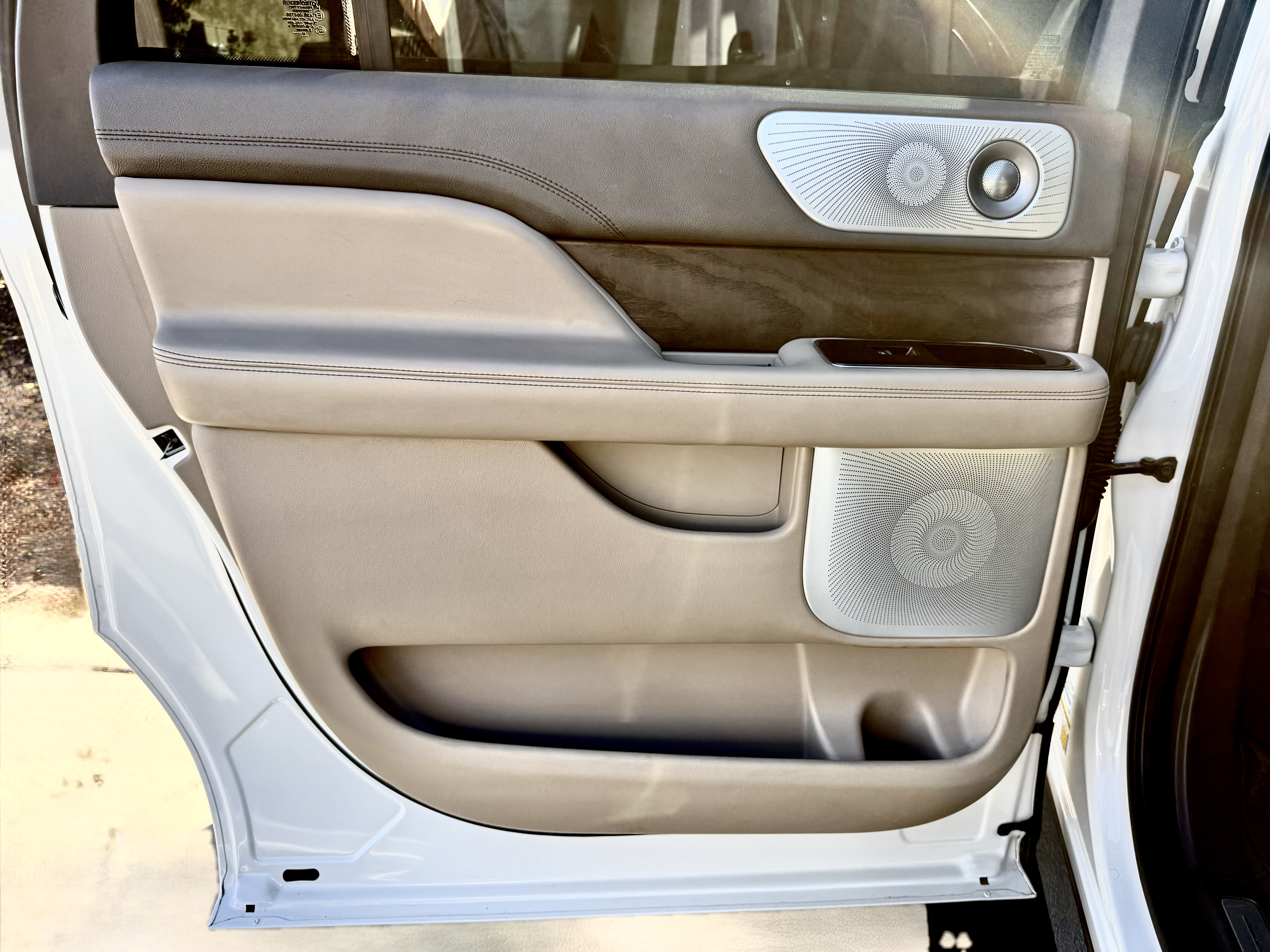 Used 2024 Lincoln Navigator L Reserve AWD/4WD image 13