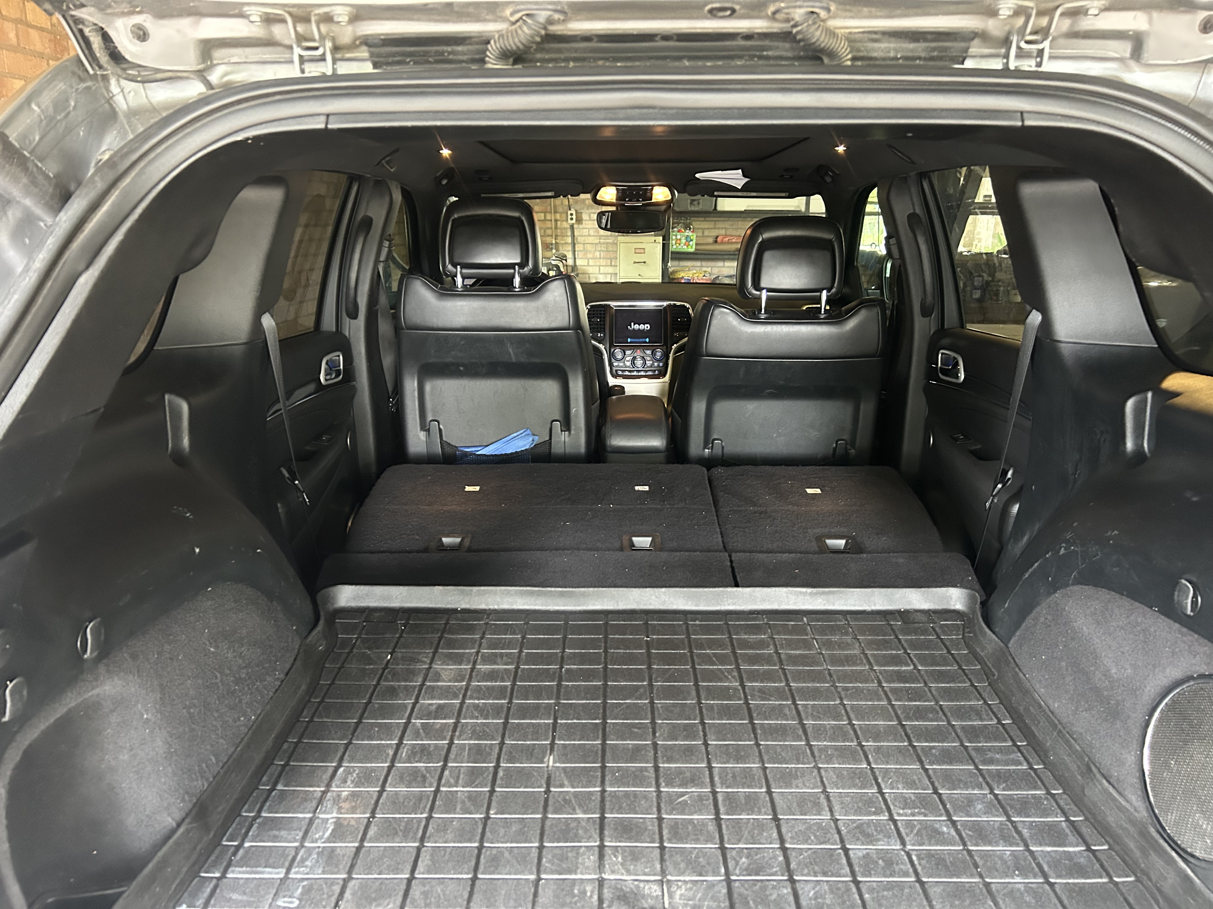 Used 2018 Jeep Grand Cherokee Overland AWD/4WD image 5