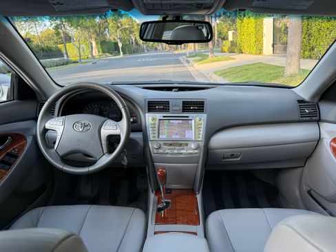 Used 2011 Toyota Camry XLE w/ XLE Extra-Value Pkg #2 FWD image 2