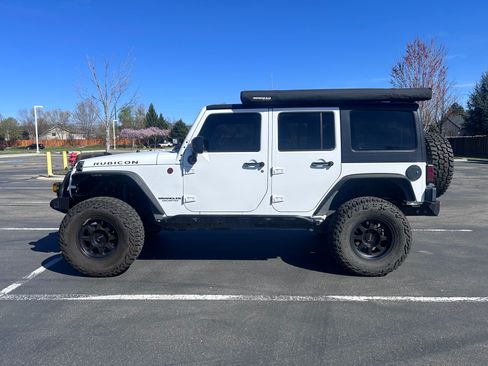 Used 2013 Jeep Wrangler Unlimited Rubicon w/ Connectivity Group image 2