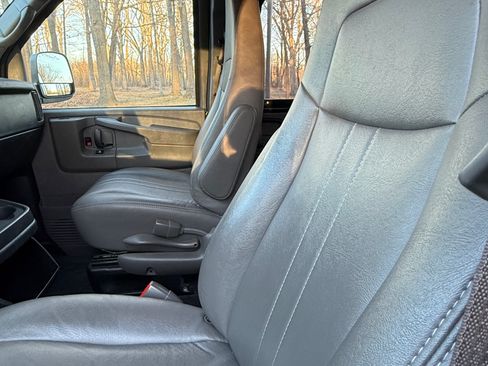 Used 2014 Chevrolet Express 1500 image 13
