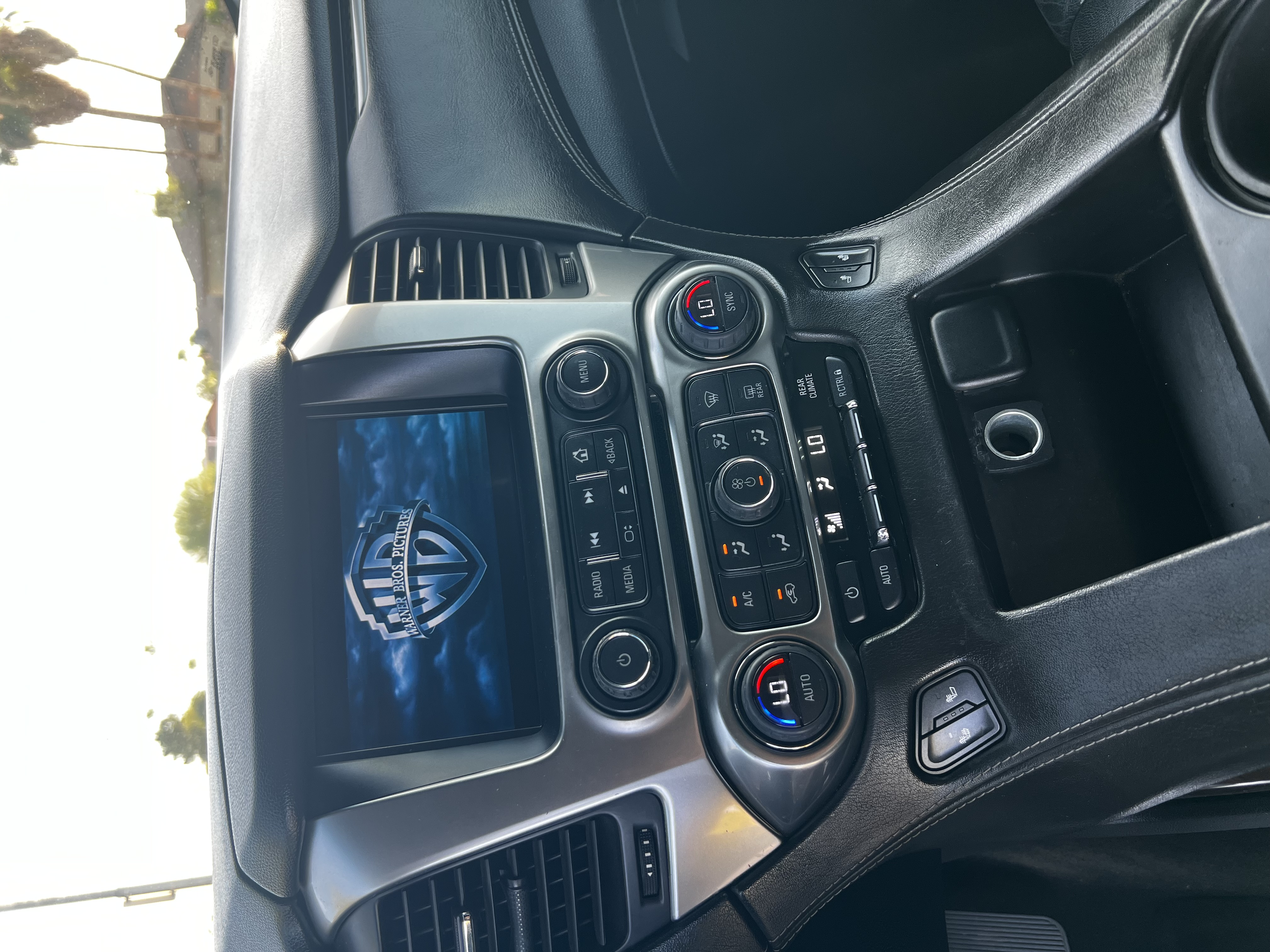 Used 2015 Chevrolet Suburban LT RWD image 6