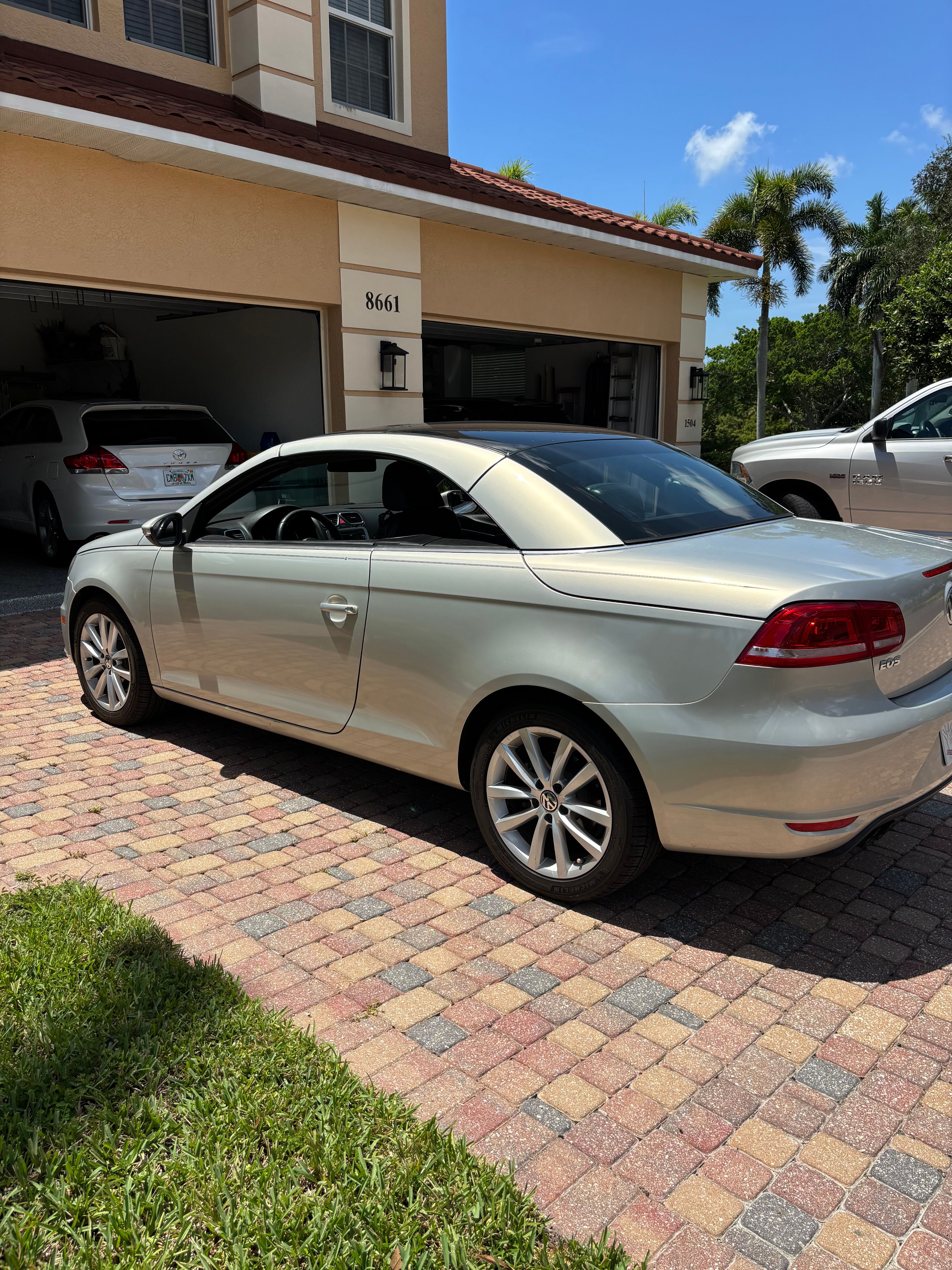 Used 2012 Volkswagen Eos Komfort FWD image 5