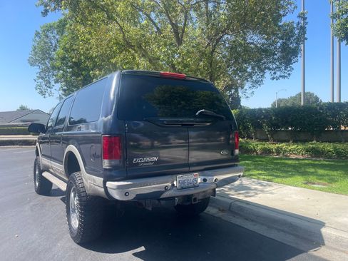 Used 2001 Ford Excursion Limited AWD/4WD image 9