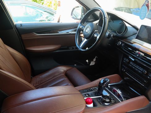 Used 2018 BMW X6 xDrive35i w/ M Sport Package AWD/4WD image 18