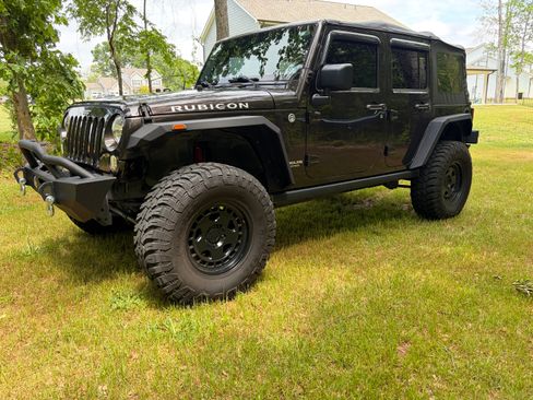 Used 2013 Jeep Wrangler Unlimited Rubicon w/ Max Tow Pkg AWD/4WD image 4