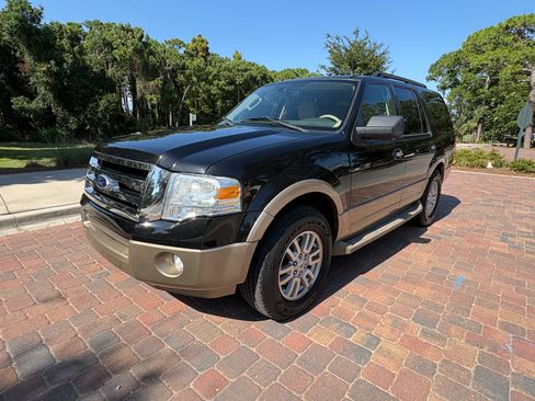 Used 2014 Ford Expedition XLT w/ Equipment Group 202A RWD image 2