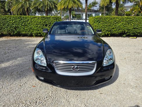 Used 2002 Lexus SC 430 Convertible image 2