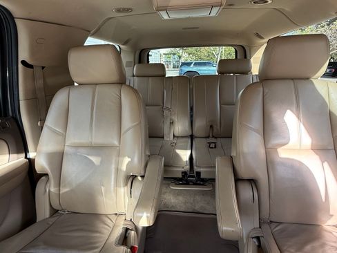 Used 2011 GMC Yukon XL SLT w/ Regional Value Package image 9