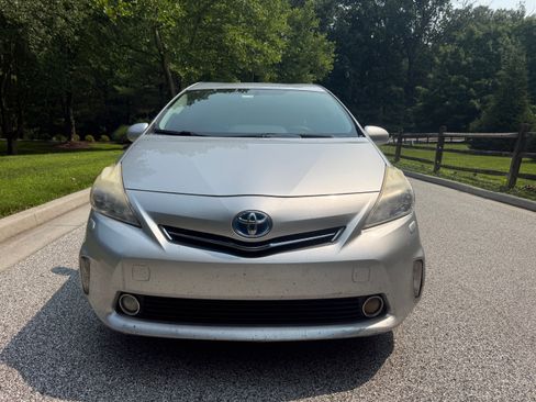Used 2012 Toyota Prius V Five FWD image 4